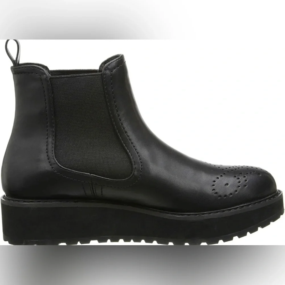 Zaria Black Platform Boot Size 10 Gothic DV by Dolce Vita